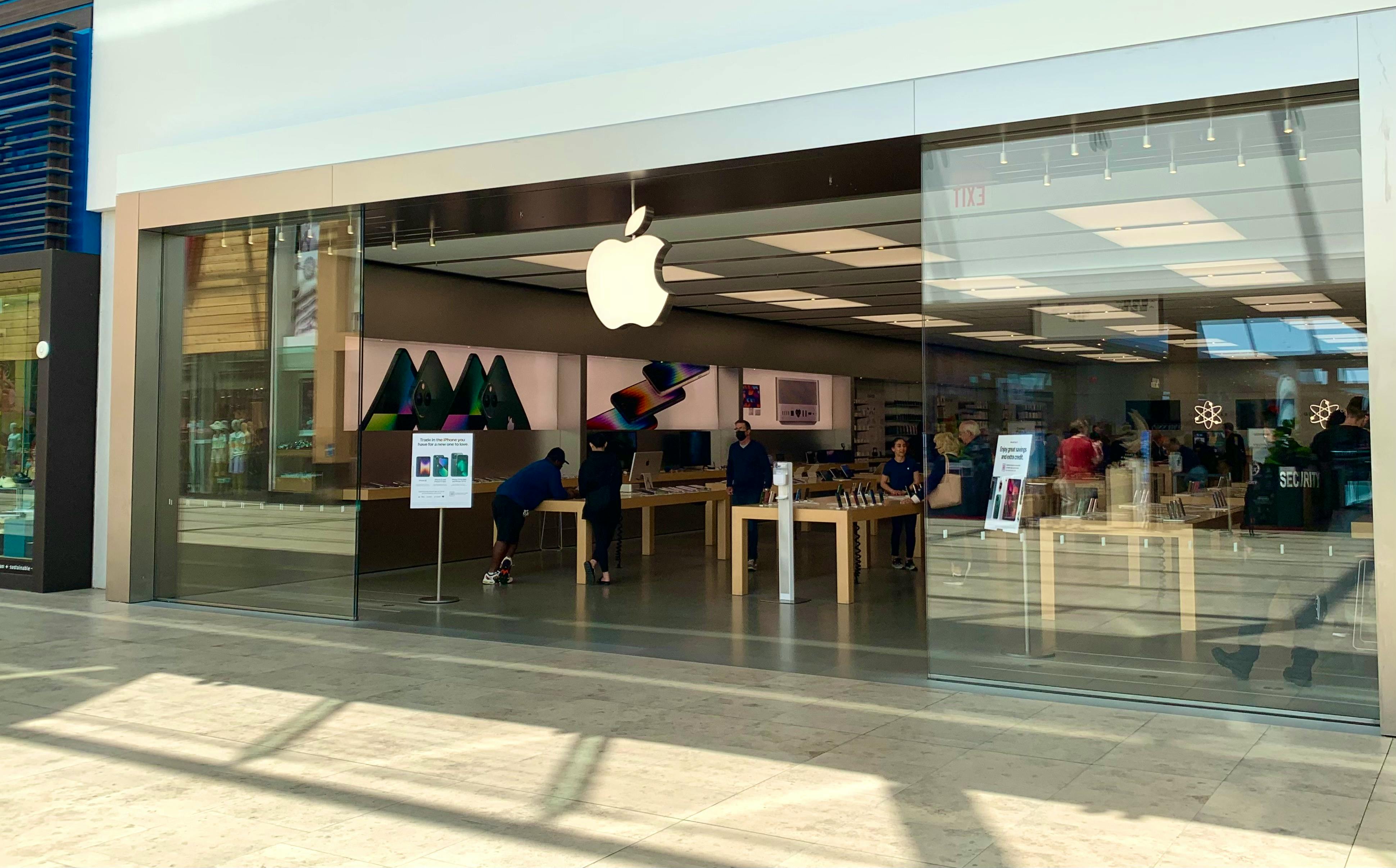Halifax Shopping Centre - Apple Store - Apple (CA)