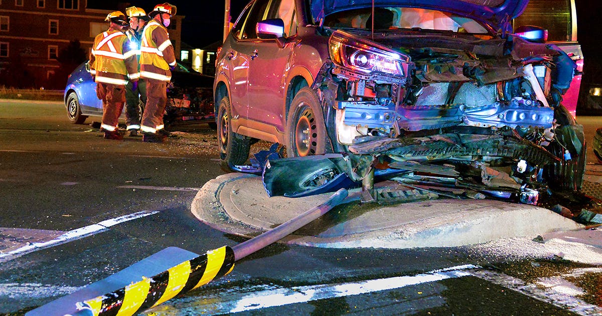 Três pessoas foram hospitalizadas após a segunda colisão de três veículos em St. John na noite de quarta-feira