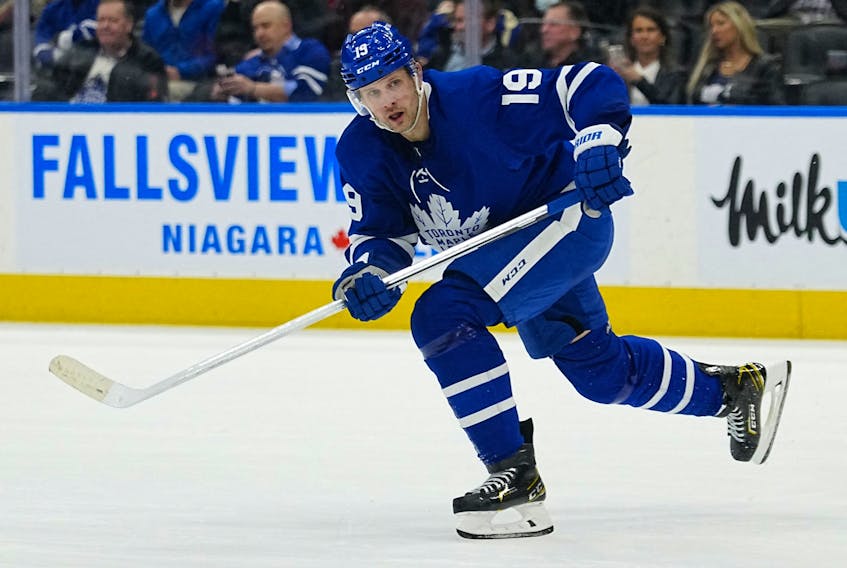 Toronto Maple Leafs forward Jason Spezza (19) skates against the Philadelphia Flyers during the third period at Scotiabank Arena April 19, 2022.