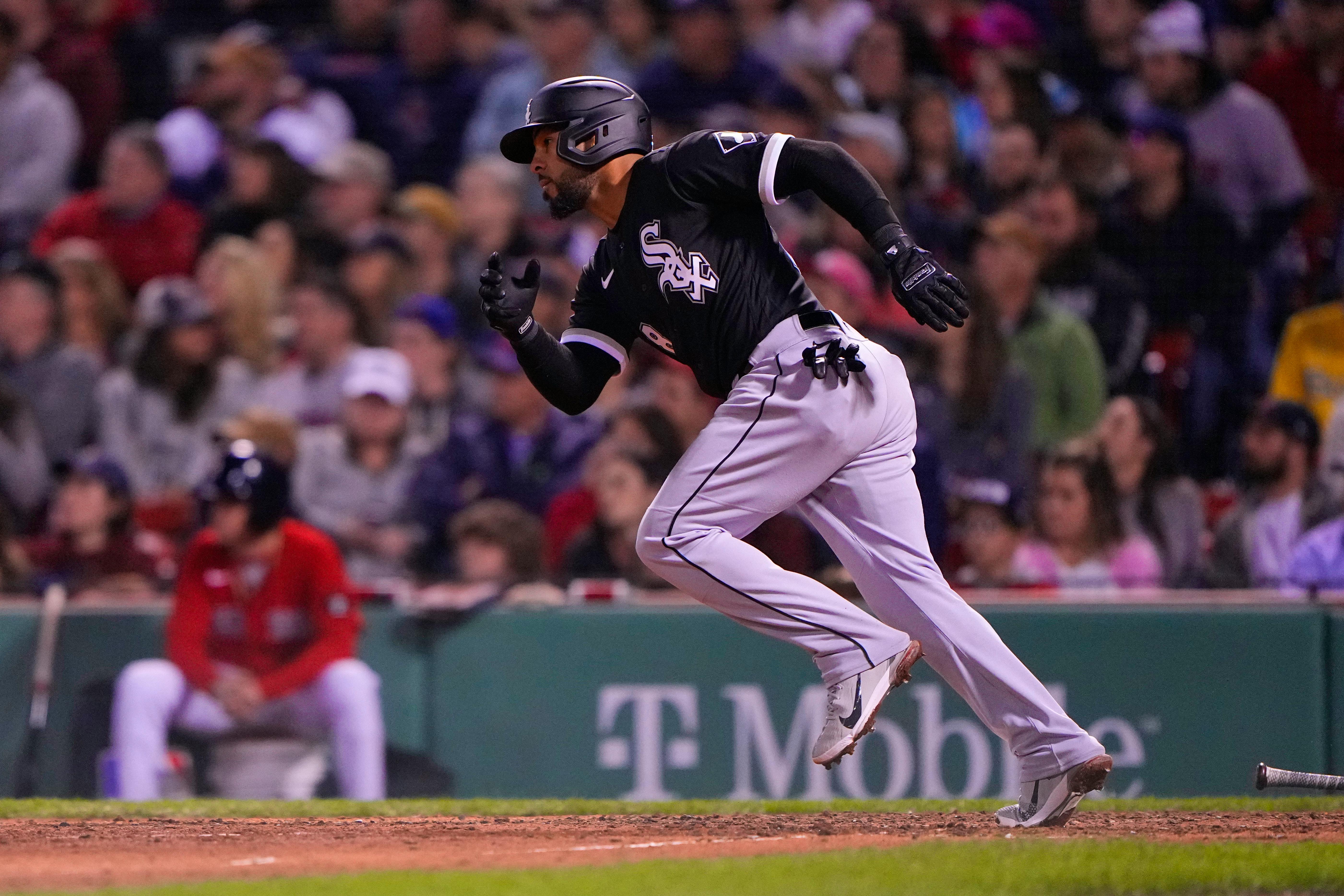 Abreu, White Sox top Red Sox 3-1 in 10 for 5th win in row