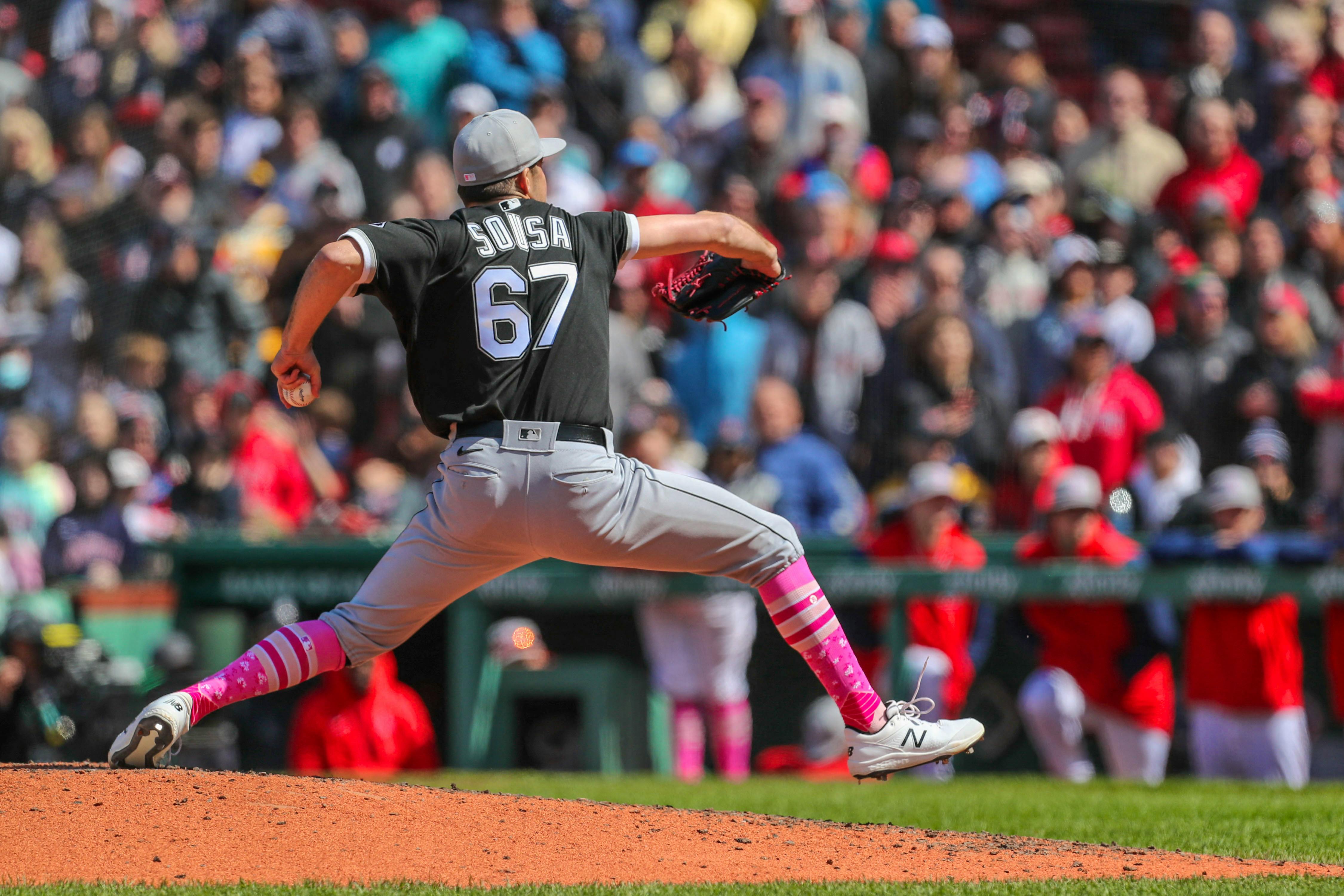 Jose Abreu, Dallas Keuchel help White Sox complete sweep of Red Sox