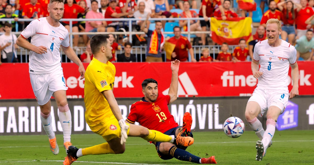 Španělsko dominuje fotbalu lehce po Česku