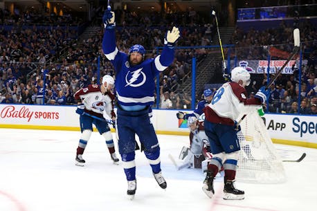 Lightning show why they are two-time defending champs in 6-2 statement win in Game 3