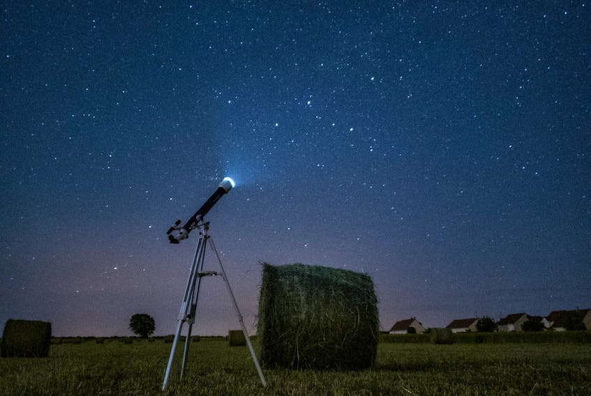 A telescope looking towards the night sky. Simon Delalande - Unsplash
