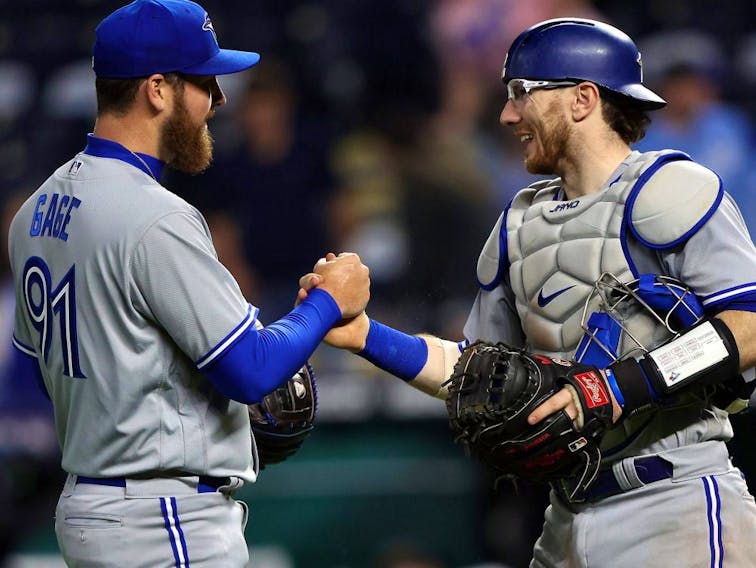 What happened to Danny Jansen? Blue Jays catcher leaves field in