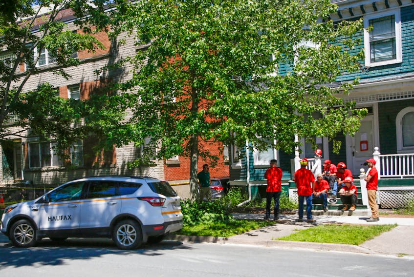 FOR FAIRCLOUGH STORY:
A city inspector leaves the scene in a vehicle after another stop work notice was posted, as a demolition crew looks on, in front of 1245 Edward Street in Halifax Monday July 11, 2022.

TIM KROCHAK PHOTO