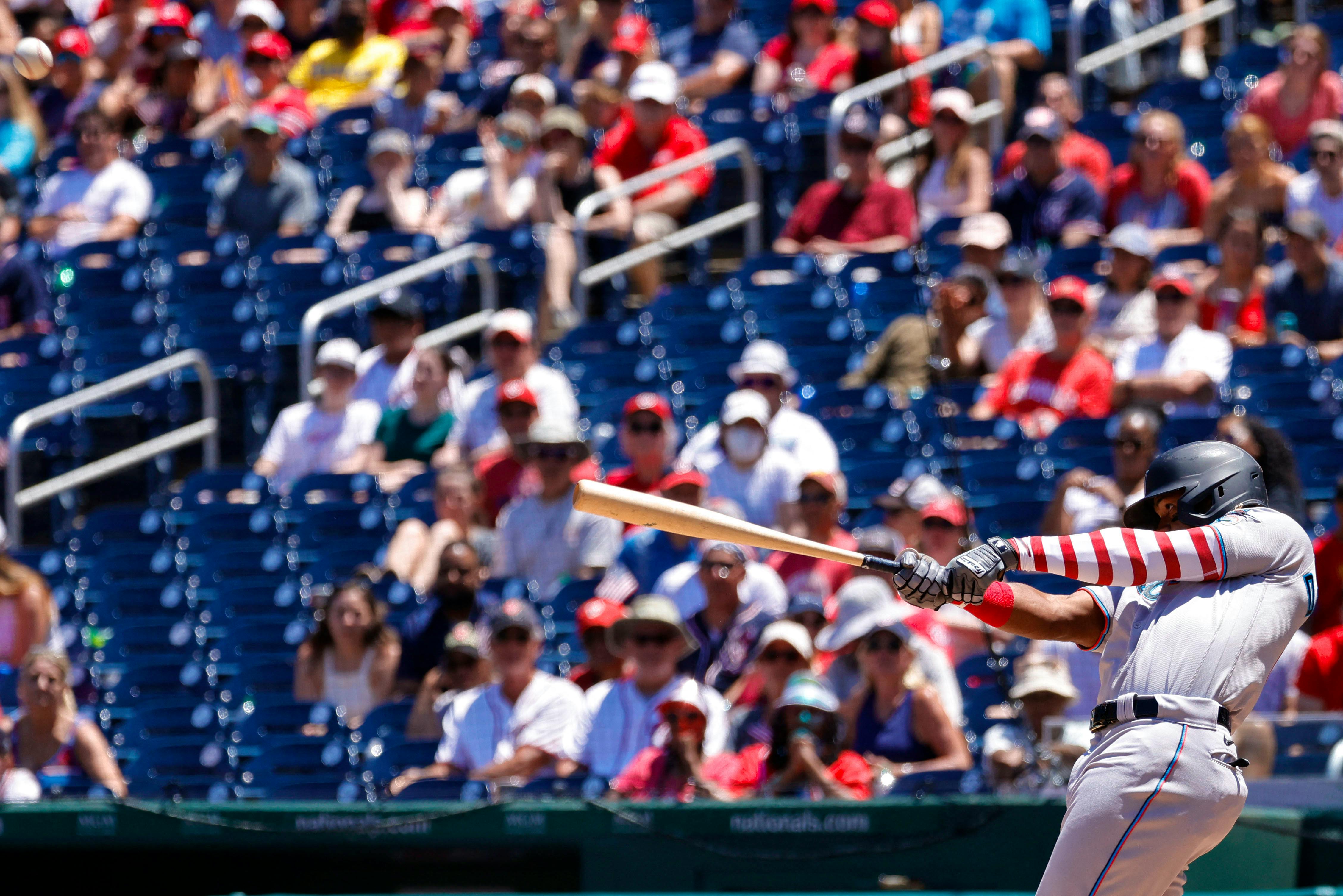 Cubs' Seiya Suzuki hit an inside-the-park home run against Josh Hader