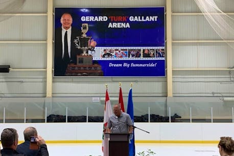 Summerside Arena'daki buz pateni pisti, adını yerel NHL teknik direktörü Gerard (Turk) Gallant'tan almıştır.