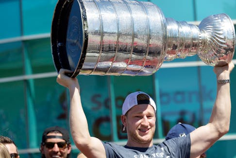 August 20, 2022--Colorado Avalanche forward Nathan MacKinnon holds the Stanley Cup aloft during his parade Saturday. 
ERIC WYNNE/Chronicle Herald