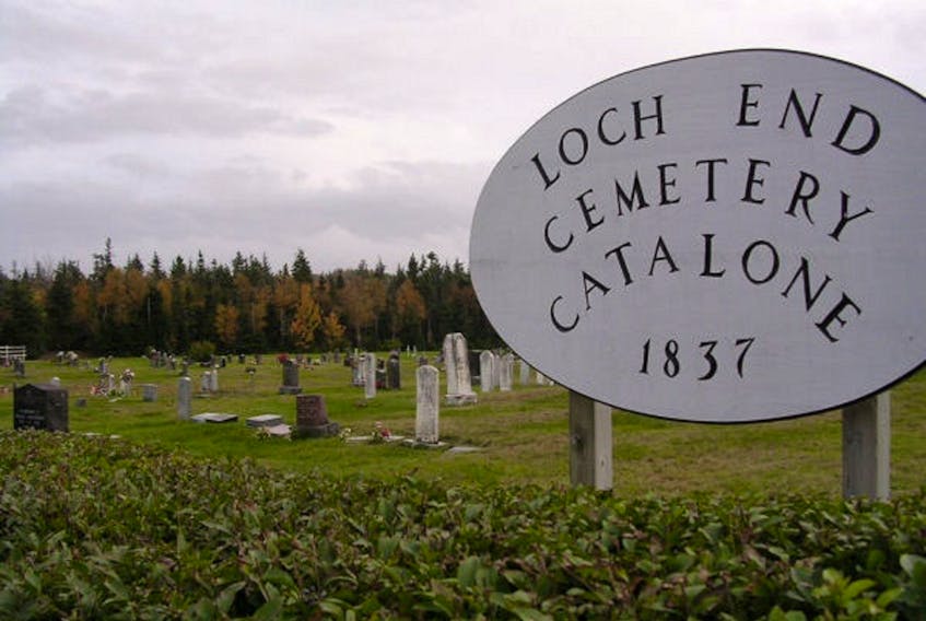 Loch End Cemetery in Catalone