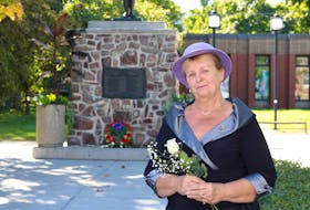 Centreville’s Darlene Hannigan bought white roses to lay at the cenotaph in Wolfville Sept. 19 during a ceremony to honour Queen Elizabeth II.
Jason Malloy
