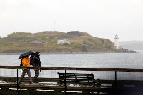 September 23, 2022--Despite the rain, a surpringly number of people walked along the Halifax Waterfront Friday morning.
ERIC WYNNE/Chronicle Herald