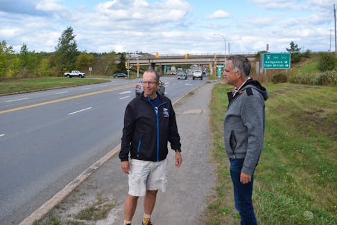 Tony Corbin and Councillor Andy Thompson talk about the need for a sidewalk in Blue Acres.