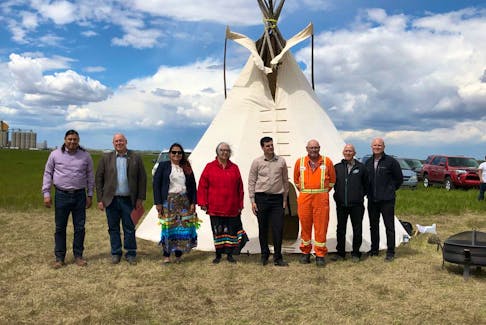  Indigenous and non-Indigenous officials gather for the Killsquaw Lake renaming ceremony in 2019. The lake is now known as Kikiskitotawânawak Iskêwak.