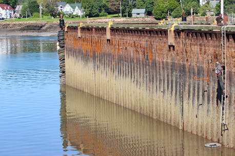 Patching begins on Annapolis Royal, N.S., wharf