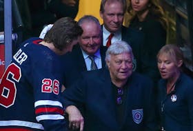Winnipeg Jets captain Blake Wheeler (left) welcomes Bobby Hull (right) and team Hall of Fame members-to-be Randy Carlyle (second left) and Thomas Steen (top right) prior to facing New York Rangers in Winnipeg on Tues., Feb. 11, 2020. Kevin King/Winnipeg Sun/Postmedia Network
