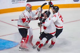 Golden goal, on repeat 🇨🇦🥇 Dylan Guenther's overtime winner helped  Canada defeat Czech Republic to capture their 2nd straight world…