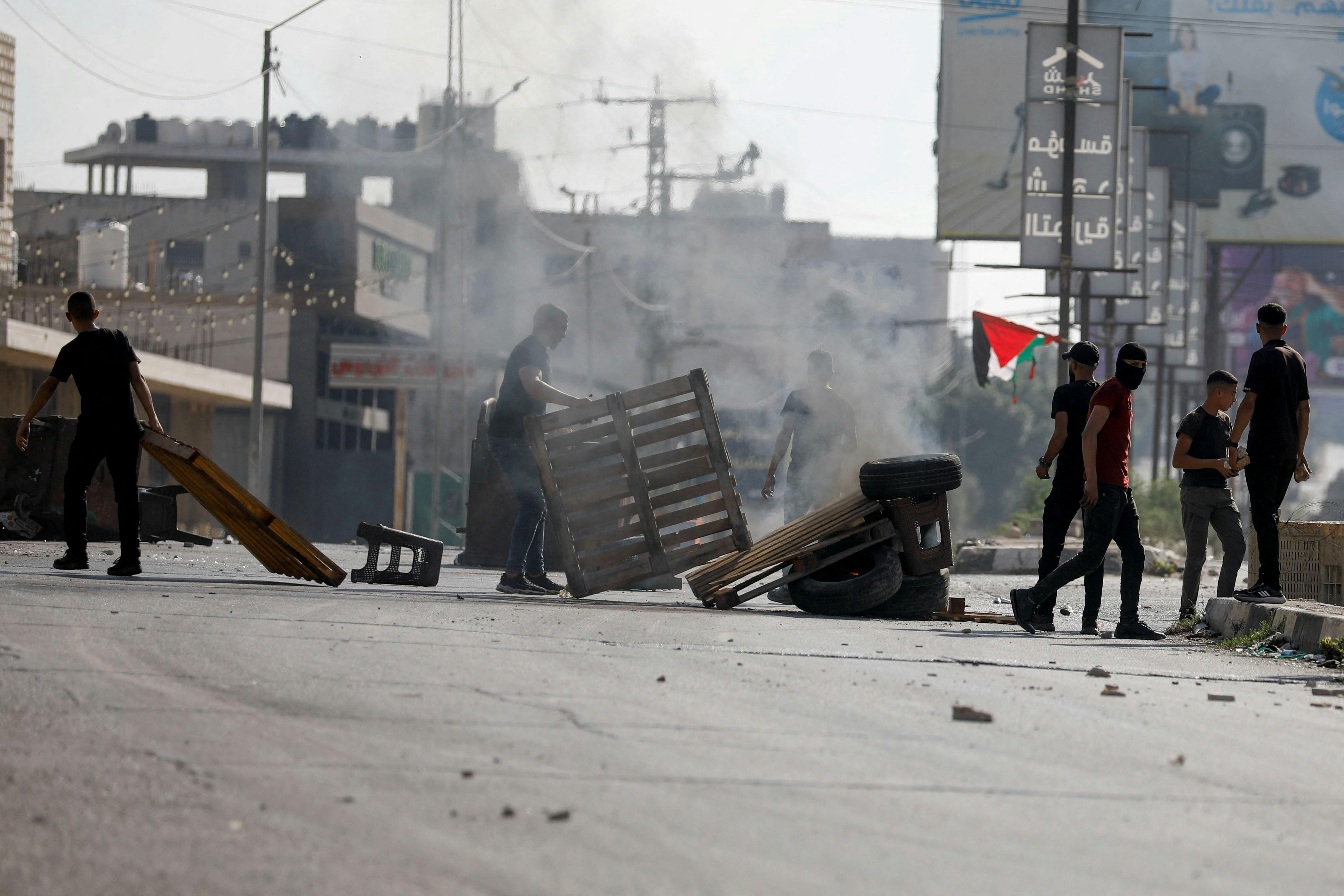 Palestinians Flee Northern Gaza As Israel Masses Troops For Assault ...