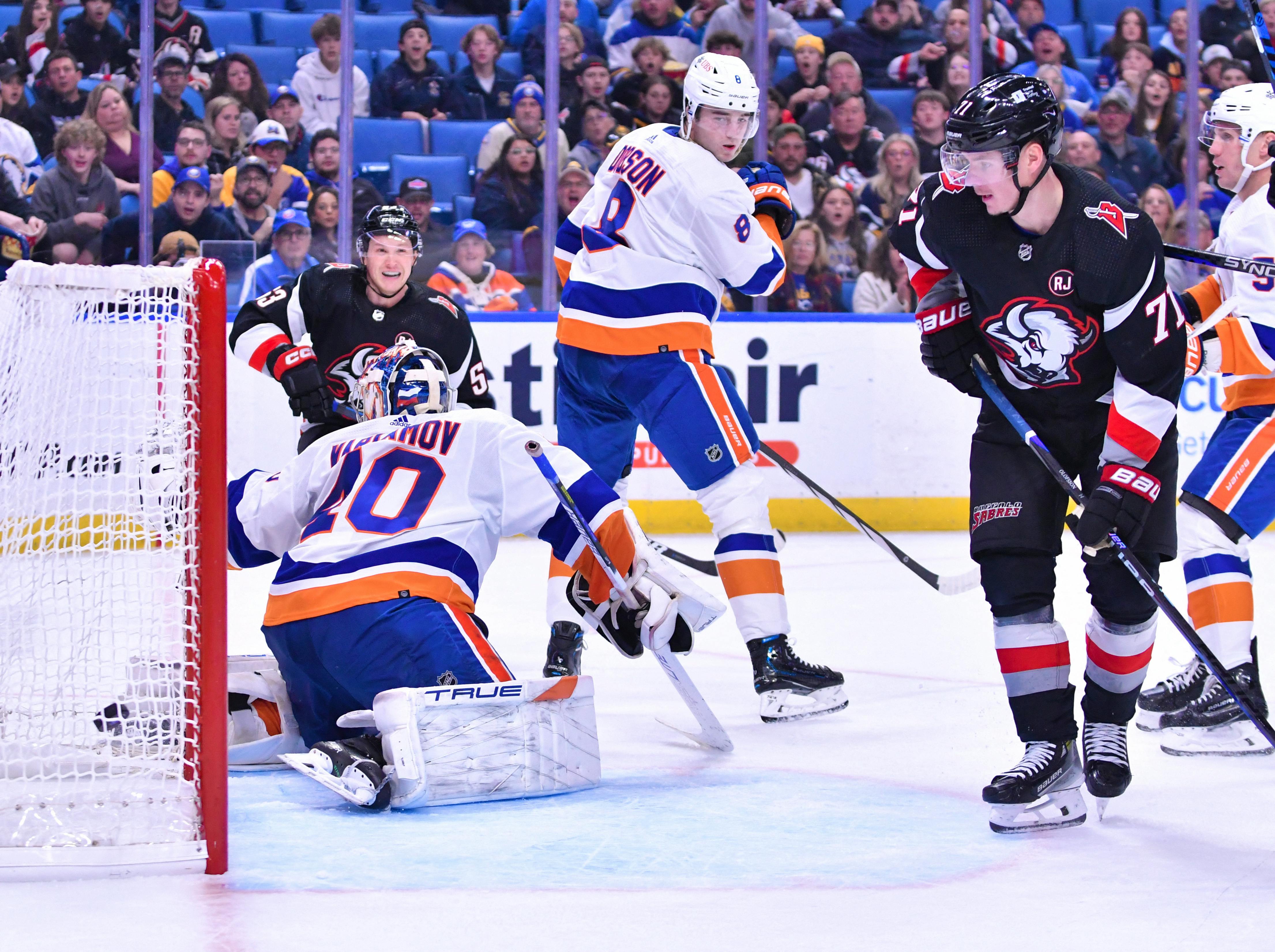 Tavares' 2nd goal lifts Islanders past Canadiens 5-4 in OT