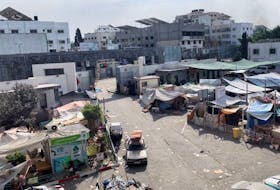 Tents and shelters used by displaced Palestinians stand at the yard of Al Shifa hospital during the Israeli ground operation around the hospital, in Gaza City November 12, 2023. Ahmed El Mokhallalati/via