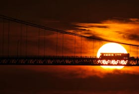 FOR NEWS STANDALONE:
A Halifax metro transit bus is backlit by the setting sun over the A. Murray MacKay Bridge in Halifax, Monday August 27, 2012.

TIM KROCHAK/ Staff