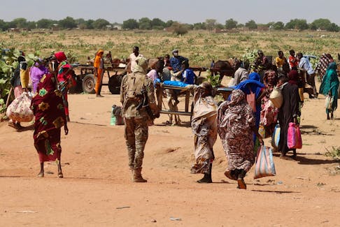 Families escaping Ardamata in West Darfur cross into Adre, Chad, after a wave of ethnic violence, November 7, 2023. Survivors recounted executions and looting in Ardamata, which they said were carried out by RSF and allied Arab militias.