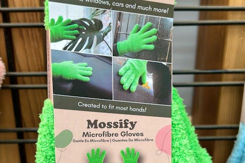 Mossify Leaf Shining Microfibre Gloves.