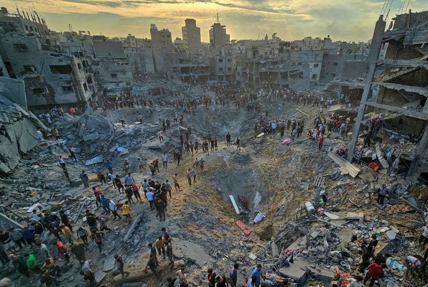 Palestinians search for casualties at the site of Israeli strikes on houses in Jabalia refugee camp in the northern Gaza Strip, October 31, 2023.