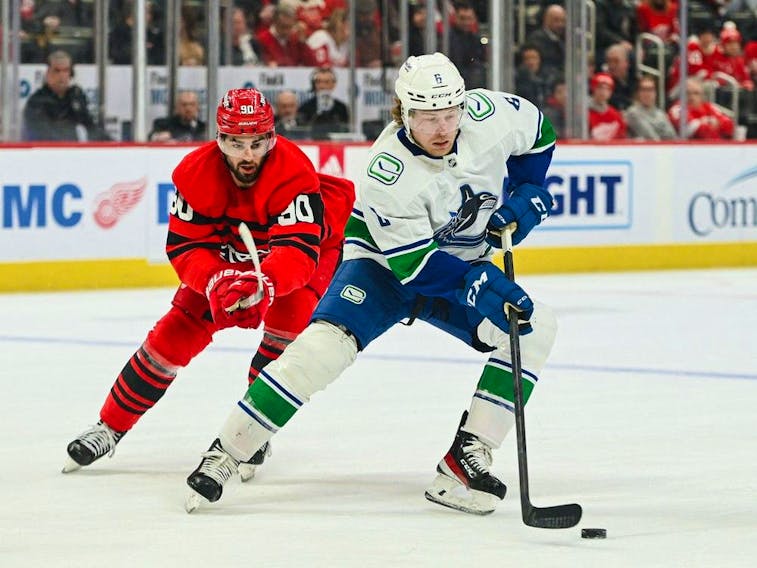 Red Wings trounce struggling Canucks 6-1