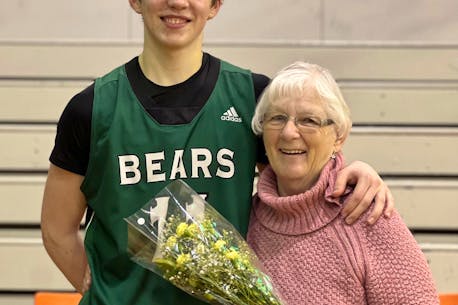 BEC Bears basketball player delivers act of kindness to fan during New Waterford Coal Bowl Classic