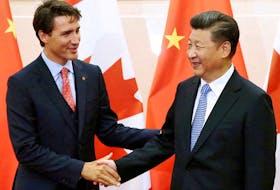 FILE PHOTO: Chinese President Xi Jinping (R) shakes hands with Canadian Prime Minister Justin Trudeau ahead of their meeting at the Diaoyutai State Guesthouse in Beijing, China August 31, 2016. REUTERS/Wu Hong/Pool//File Photo