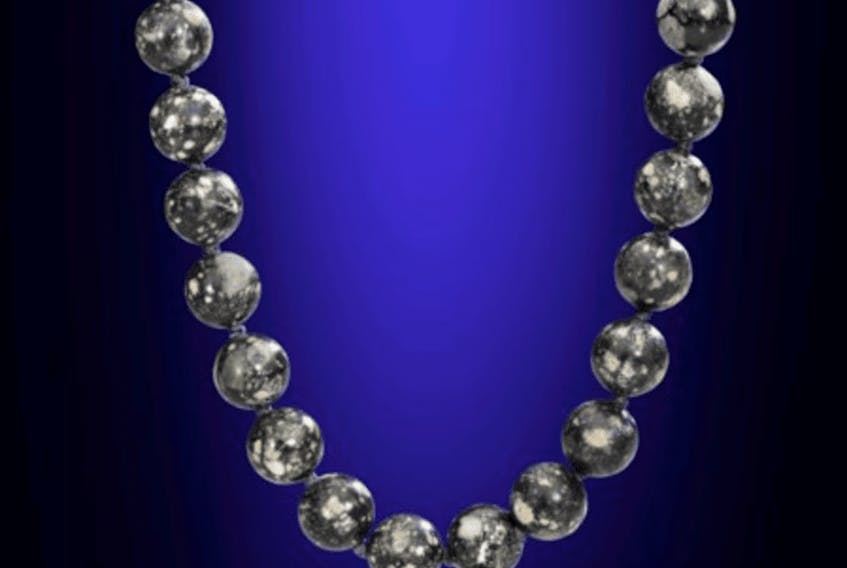 The Lunar Necklace is expected to sell for between US$140,000 and US$200,000.
