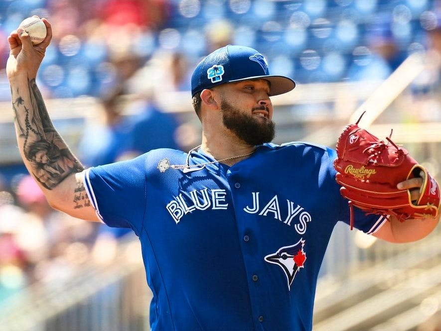 Former Blue Jays great Edwin Encarnacion paying it forward with