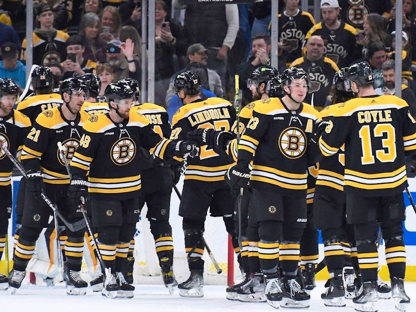 Bergeron breaks tie, NHL-leading Bruins beat Canadiens 4-2