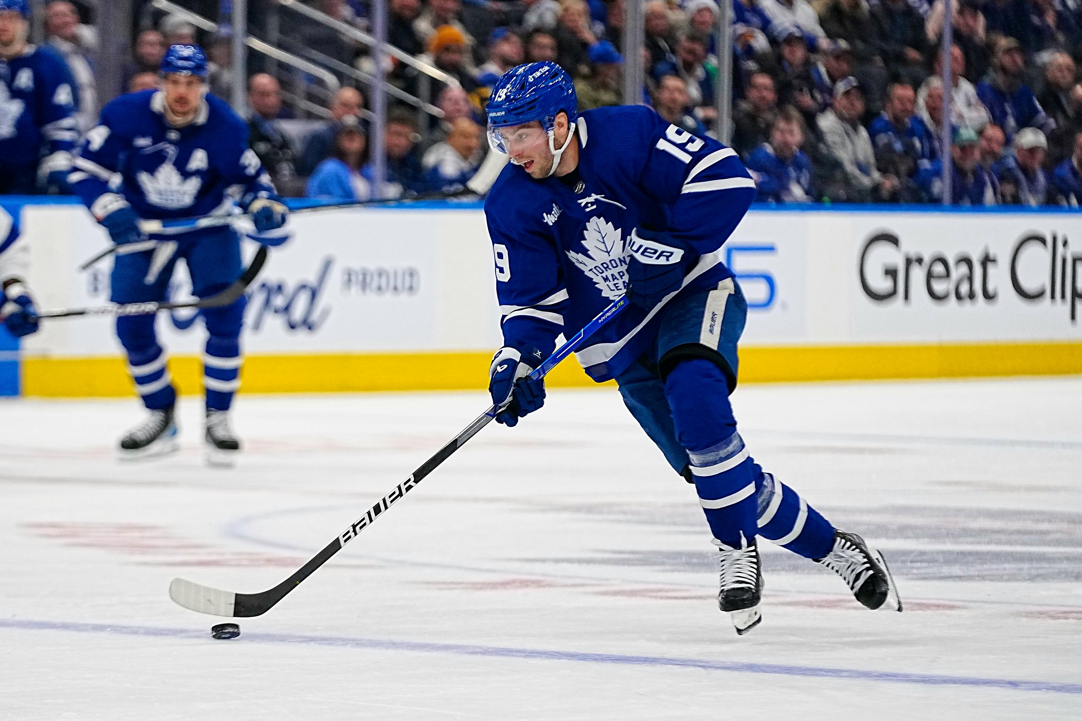 Lightning strike to shock Leafs in Stanley Cup opener