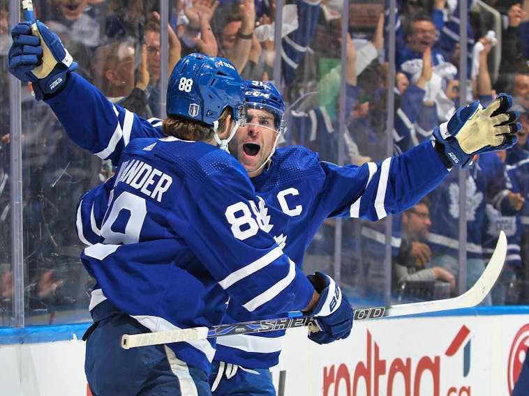 Point has 2 goals, Lightning beat Maple Leafs 7-3 in Game 1