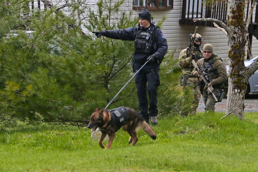 FOR NEWS STORY/FILE PHOTO
A pair of RCMP  ERT members follow a Halifax Regional Police canine officer and his dog, in front of an Anderson Road home near Upper Hammonds Plains, NS Wednesday May 13, 2020. According to the RCMP release: At approximately 10:30 a.m., Halifax Regional Police attempted to stop a vehicle near the intersection of  Amin Street and Christie Court in Bedford.
The vehicle did not stop for police, and the pursuit was called off in the interest of safety. : The vehicle was located with the assistance of Halifax District RCMP on Anderson Road in Hammonds Plains. A man was taken into custody by police. The investigation is ongoing." 

TIM KROCHAK/ The Chronicle Herald 
