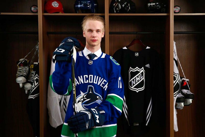 Elias Pettersson, fifth overall pick of the Vancouver Canucks, poses for a portrait during Round One of the 2017 NHL Draft at United Center on June 23, 2017 in Chicago, Illinois.