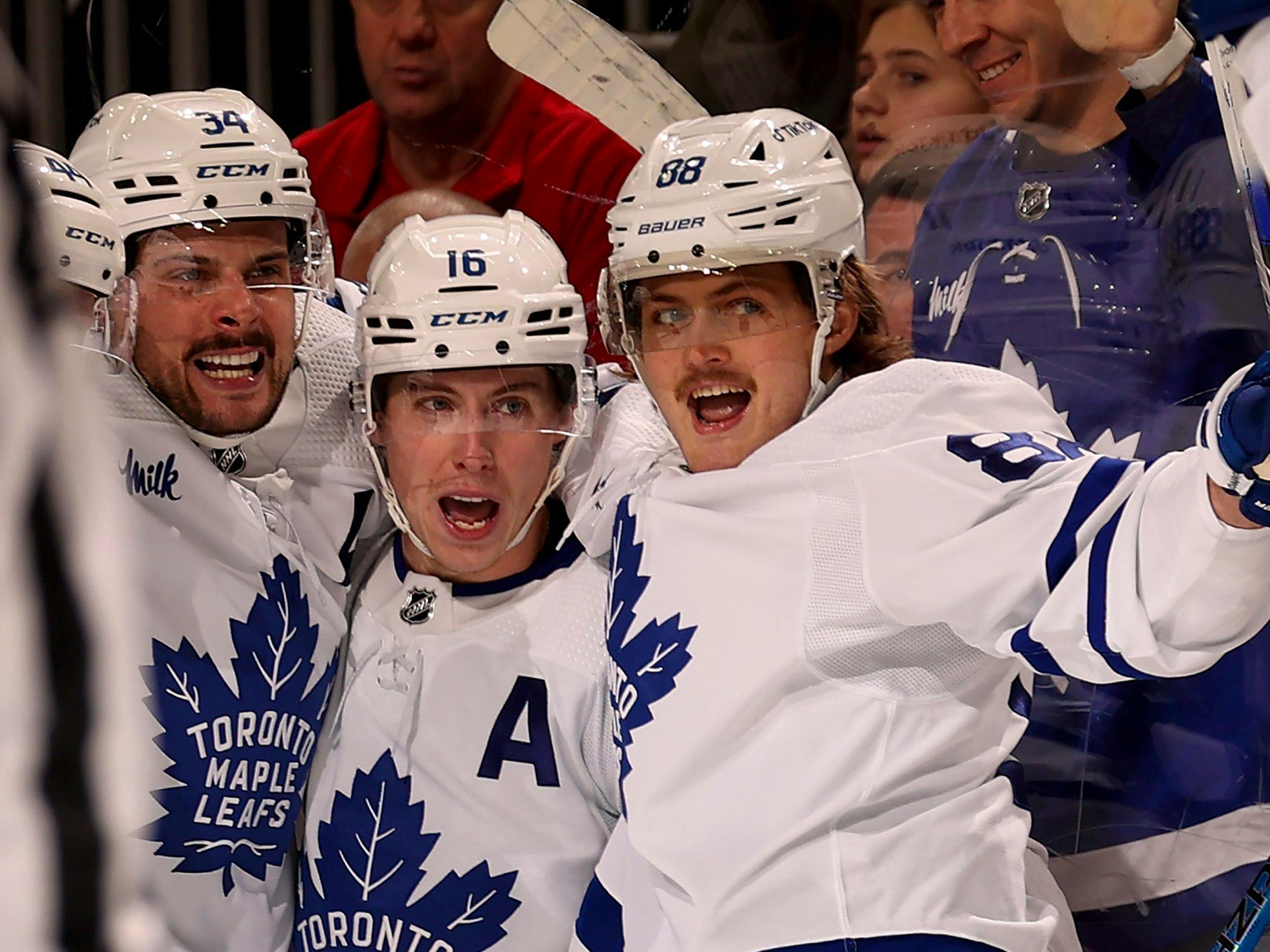 Justin Bieber enjoys Maple Leafs' victory over the Islanders