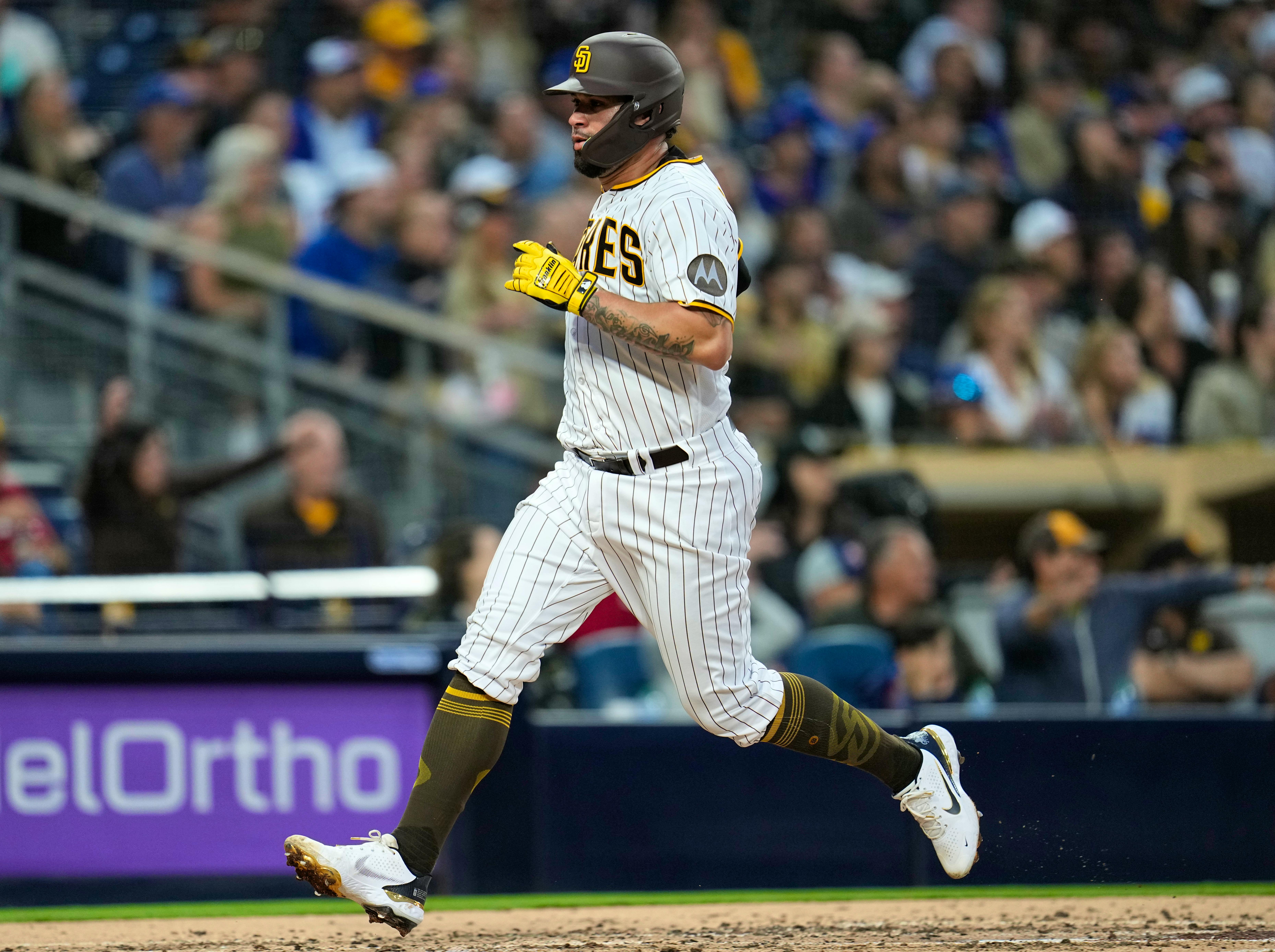 Grisham's 2-run HR in 10th gives Padres 4-2 win over Pirates