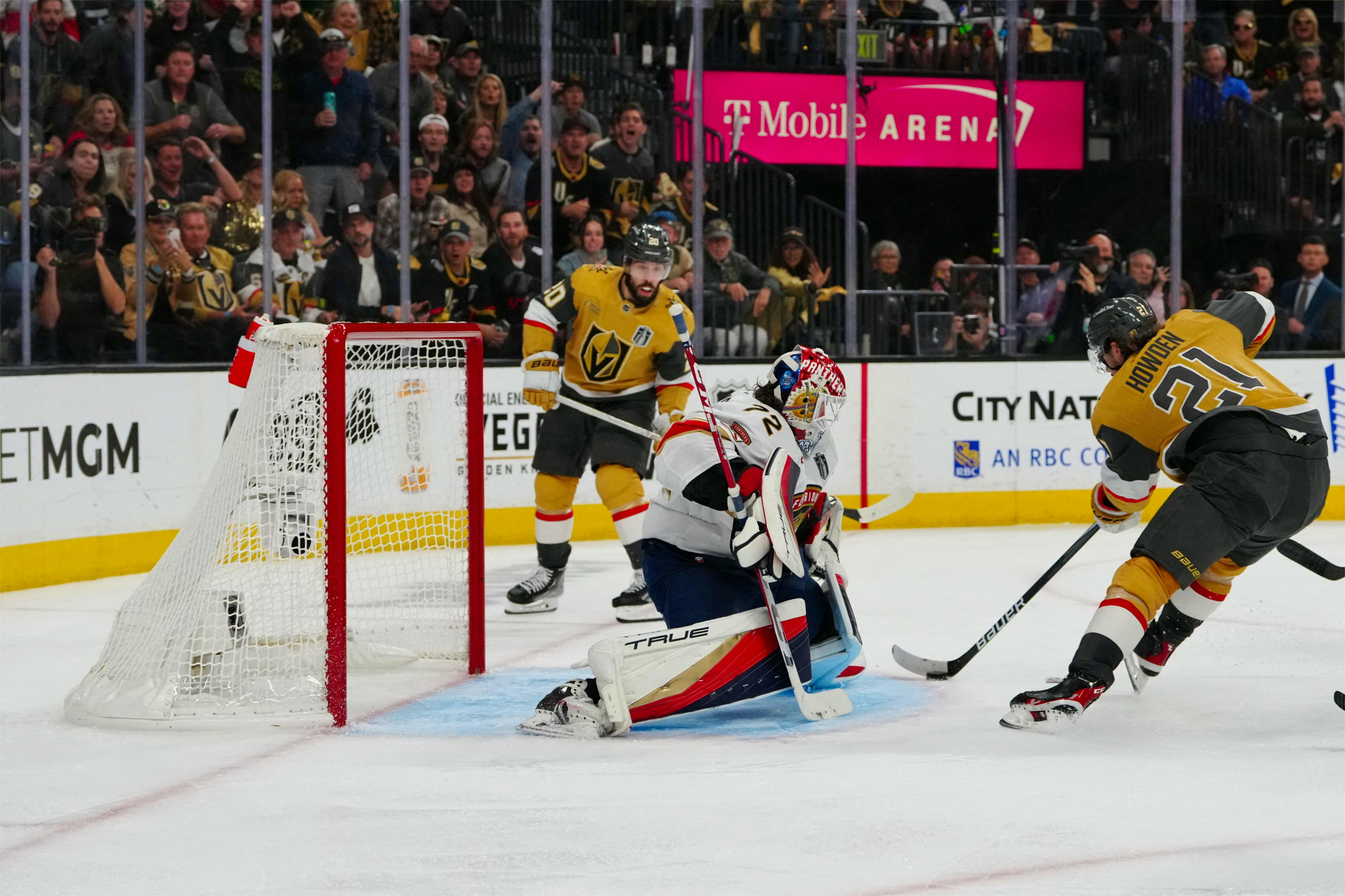 Golden Knights take 2-0 lead in Cup Final with 7-2 win over Panthers