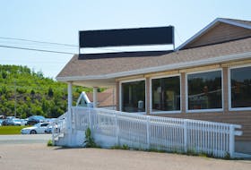 The sign on top of 1200 Kings Rd. is blank now that the Greco Pizza-Capt. Submarine location has moved. Franchisee owner Barry Duggan was forced to move the business because the building is being torn down to make way for a roundabout at the Kings Road-Keltic Drive intersection. NICOLE SULLIVAN/CAPE BRETON POST