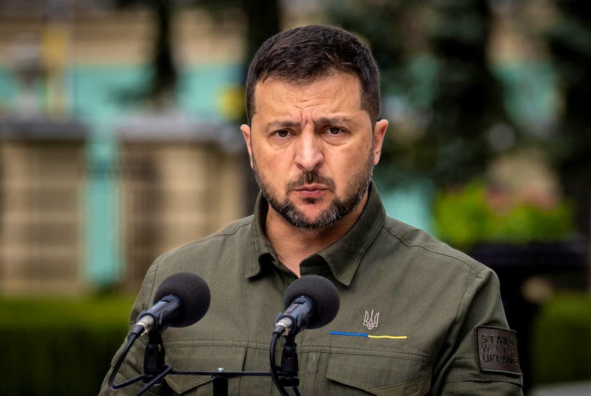 By Michelle Nichols NEW YORK (Reuters) - Ukrainian President Volodymyr Zelenskiy met with wounded Ukrainian soldiers at a New York City hospital on Monday ahead of his address to world leaders at the
