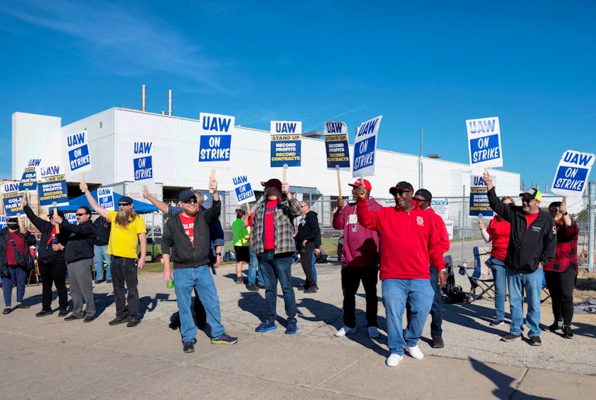 By Hyunjoo Jin (Reuters) - The United Auto Workers (UAW) and the Detroit Three automakers on Thursday have a final full day to make significant progress on a new contract before the union plans to
