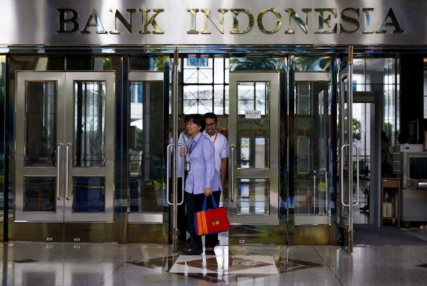 JAKARTA (Reuters) - Indonesia's central bank left interest rates unchanged for an eighth straight month on Thursday, amid renewed pressure on the rupiah currency and bond yields. Bank Indonesia (BI)