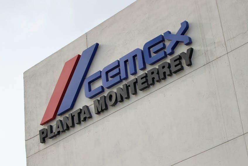 MEXICO CITY (Reuters) - Mexican cement maker Cemex is in talks to refinance its entire $3 billion credit facility with banks, Bloomberg reported on Thursday, citing company executives. "We're in