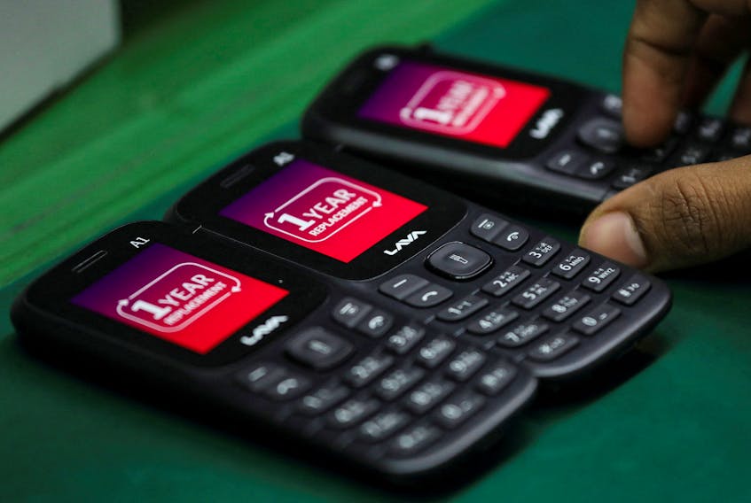 By Munsif Vengattil BENGALURU (Reuters) -Homegrown Indian mobile phone firm Lava will launch 4G feature phones as it aims to corner a third of the market share for the entry-level devices within a