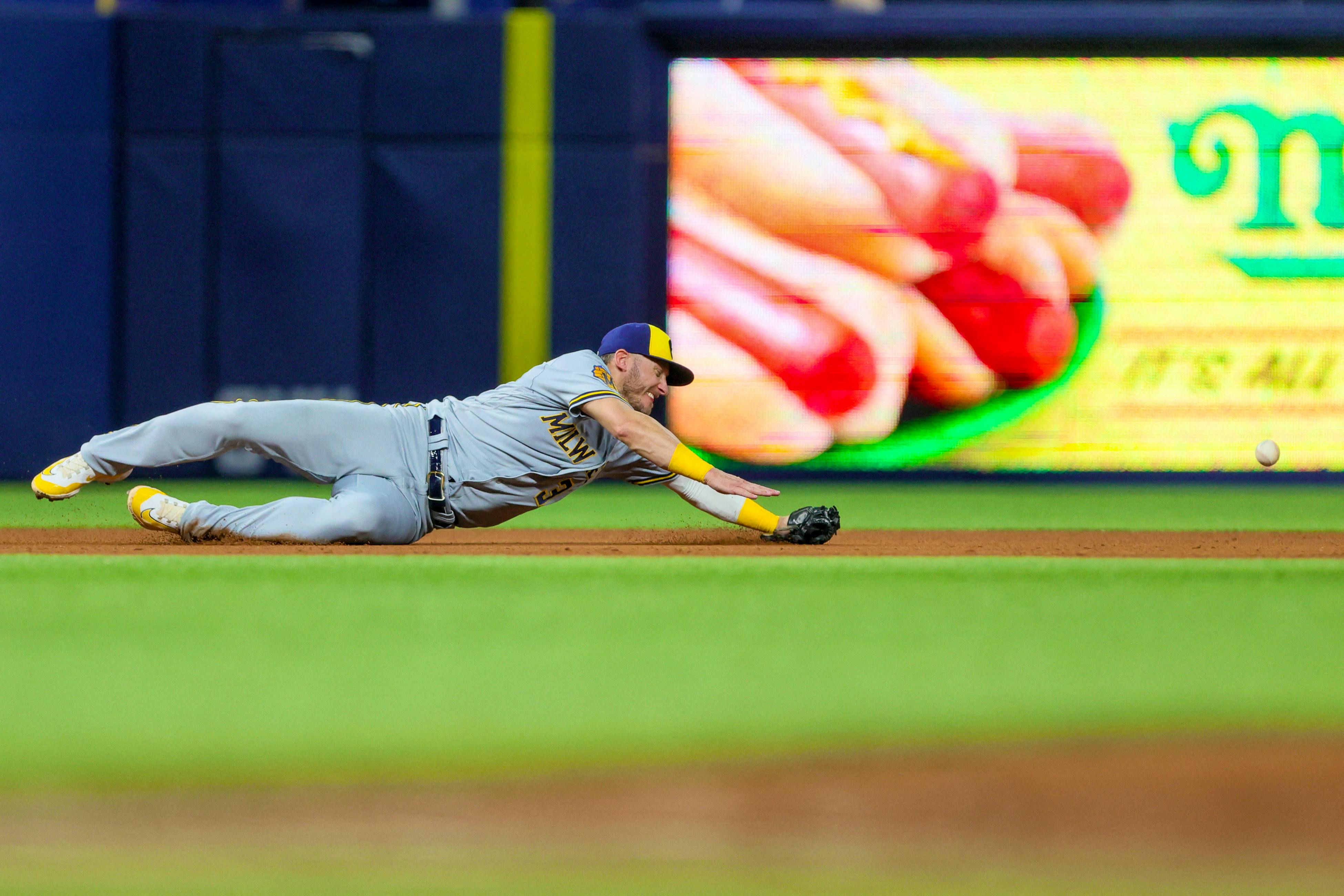 Braves star Ronald Acuña Jr. is first to hit 20 homers, steal 40