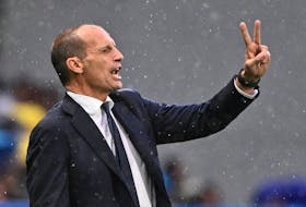 (Reuters) - Juventus lost their unbeaten start to the season in their 4-2 defeat at Sassuolo at the weekend after errors by goalkeeper Wojciech Szczesny but manager Massimiliano Allegri is sticking