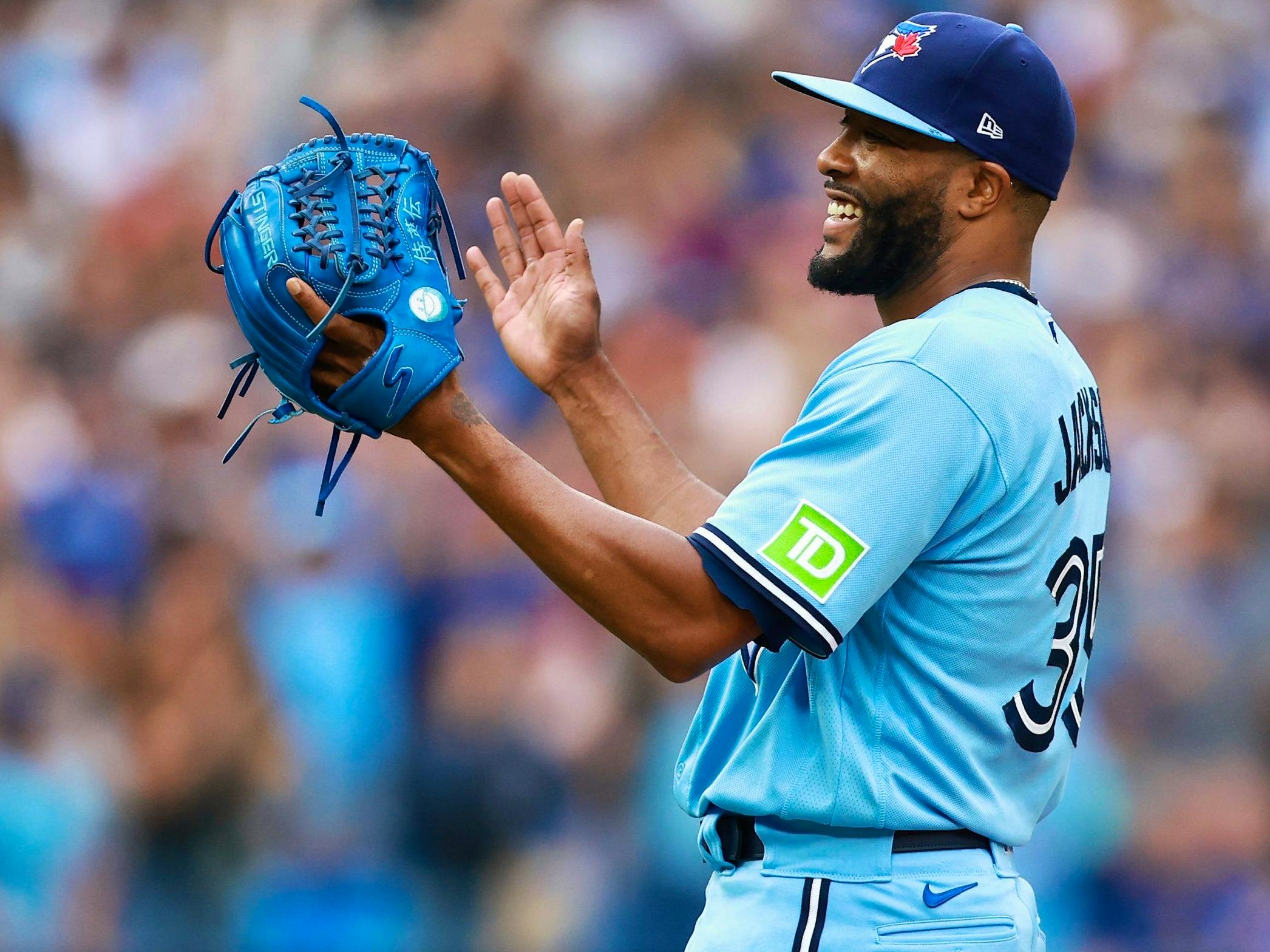 Jose Berrios makes a strong debut as Blue Jays sweep Royals